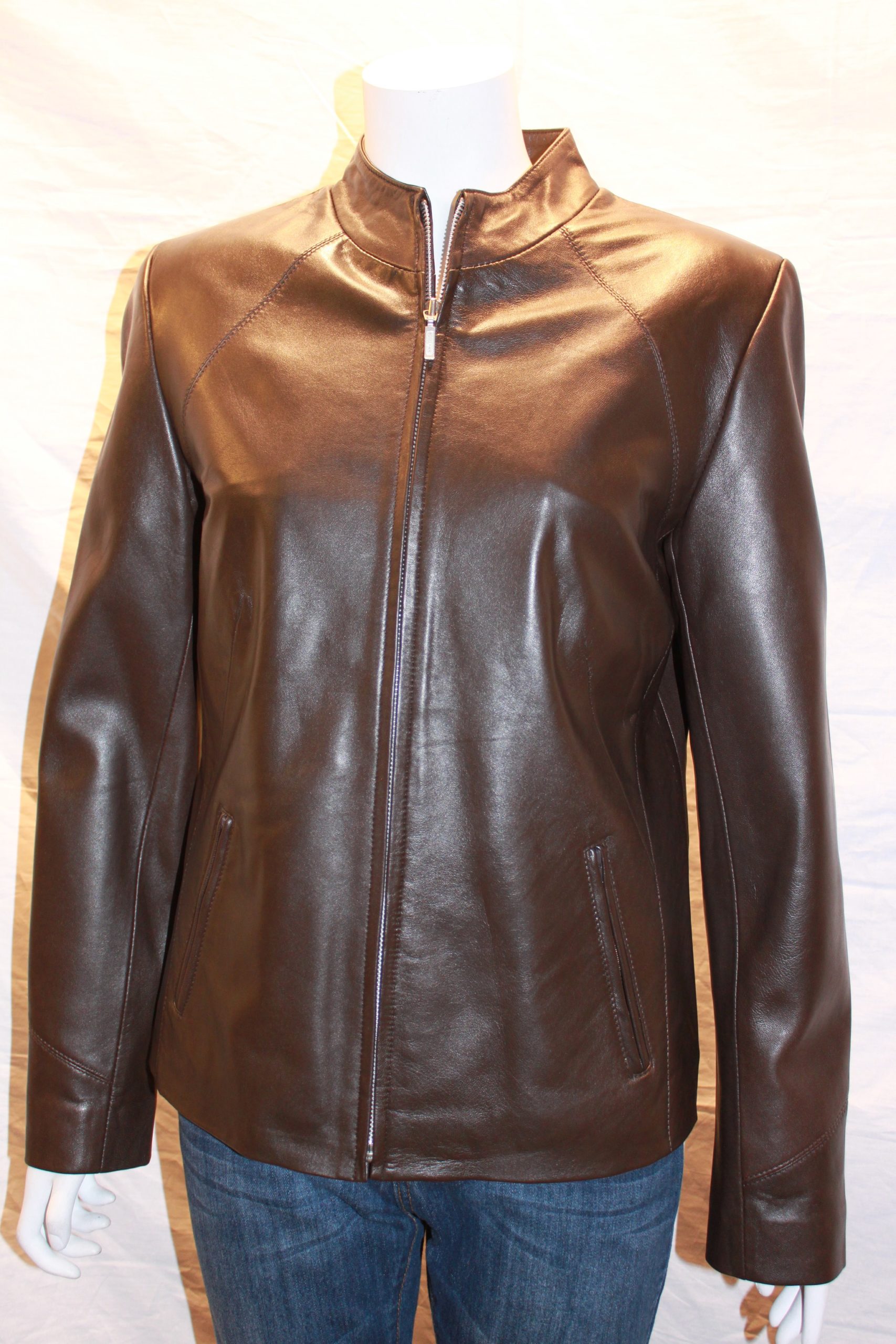 Ladies Quality Short Leather Zip